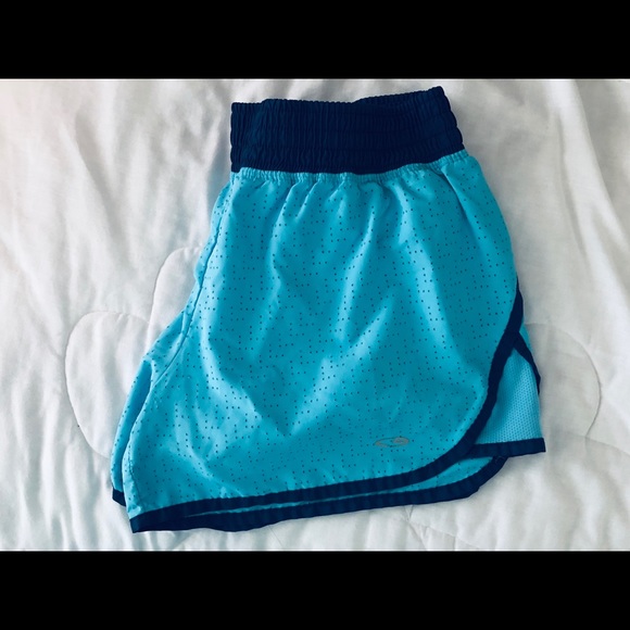 Champion Women’s DuoDry running shorts/ Size M - Picture 2 of 2